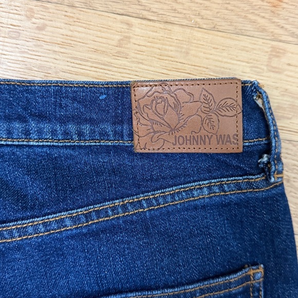 Johnny Was Jesse Embroidered hi rise boot cut Jean - Picture 10 of 11